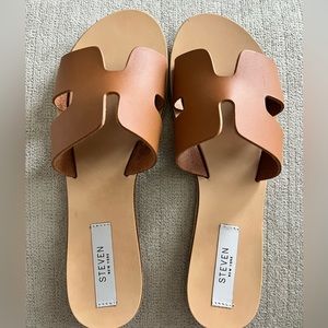 STEVE MADDEN GREECE LEATHER SANDALS *NWOT*
